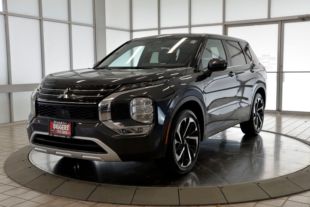 2024 Mitsubishi Outlander SE Black Edition photo 3