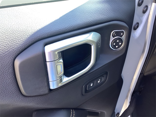2024 Jeep Wrangler Sahara 4xe photo 17