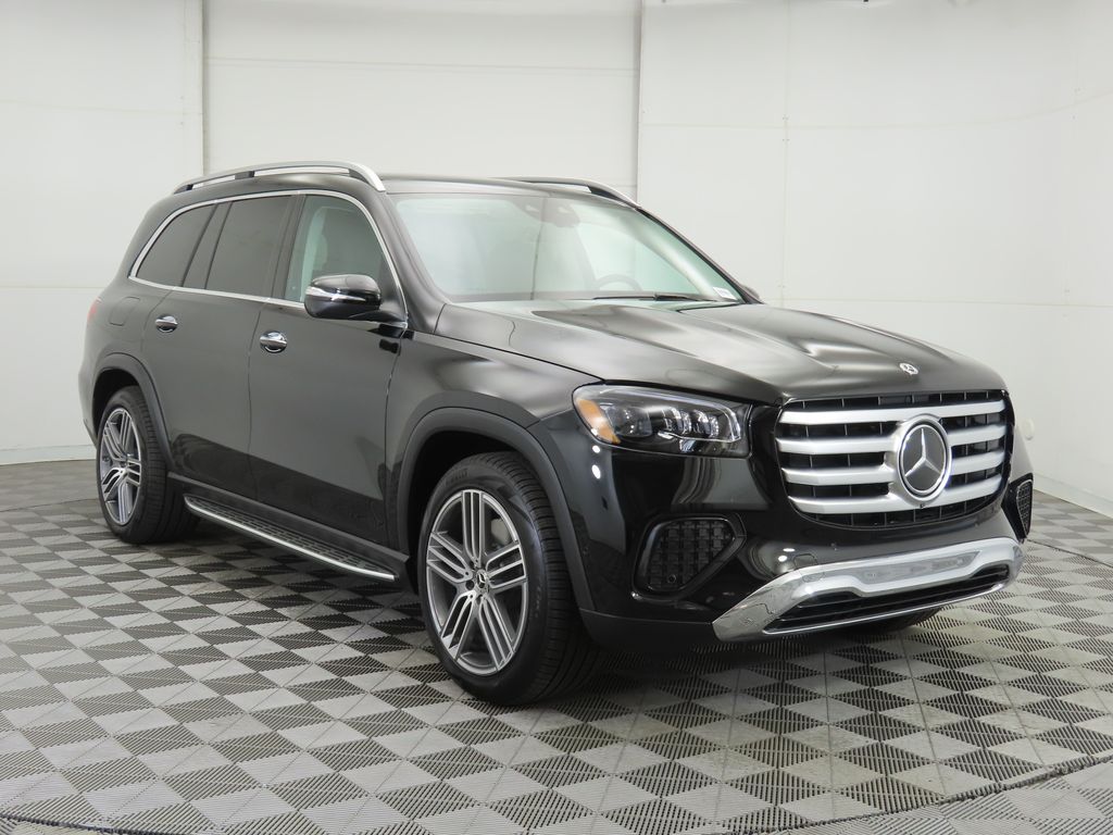 2026 Mercedes Benz GLS 450 4MATIC photo 2