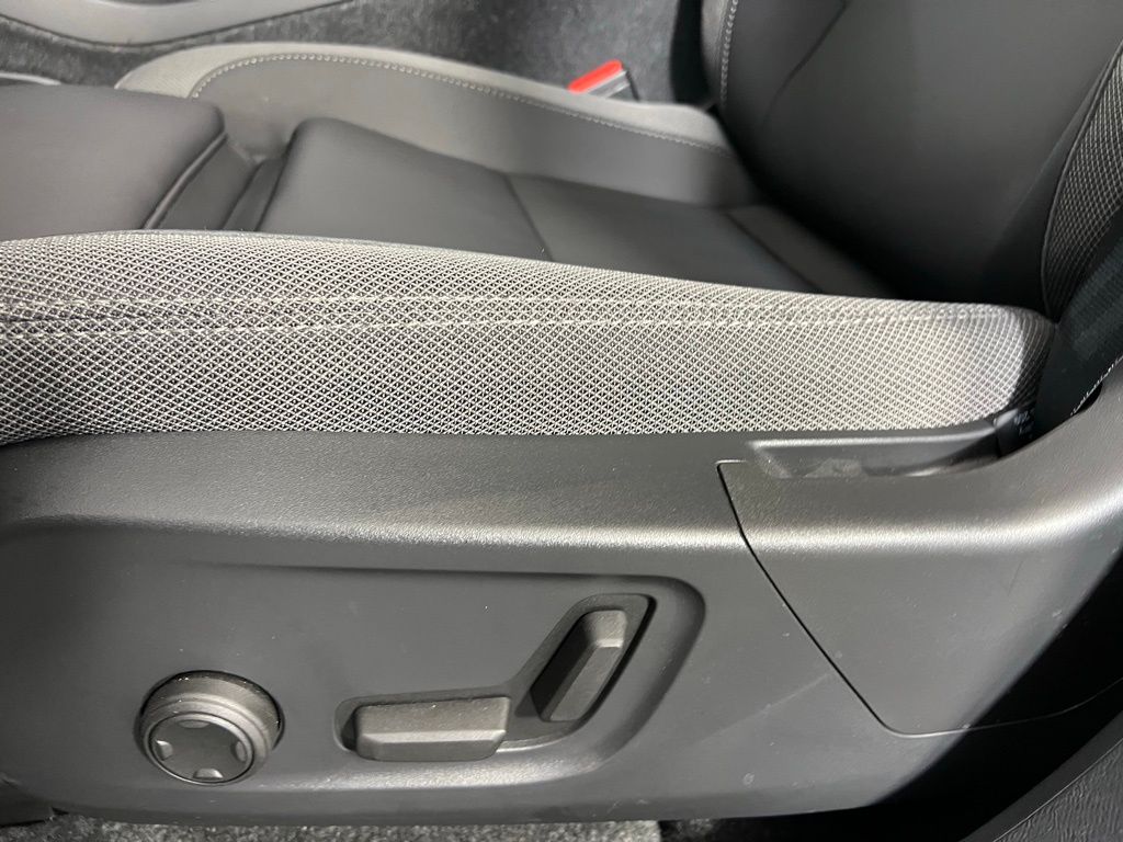 2023 Volvo XC40 Recharge Ultimate photo 21