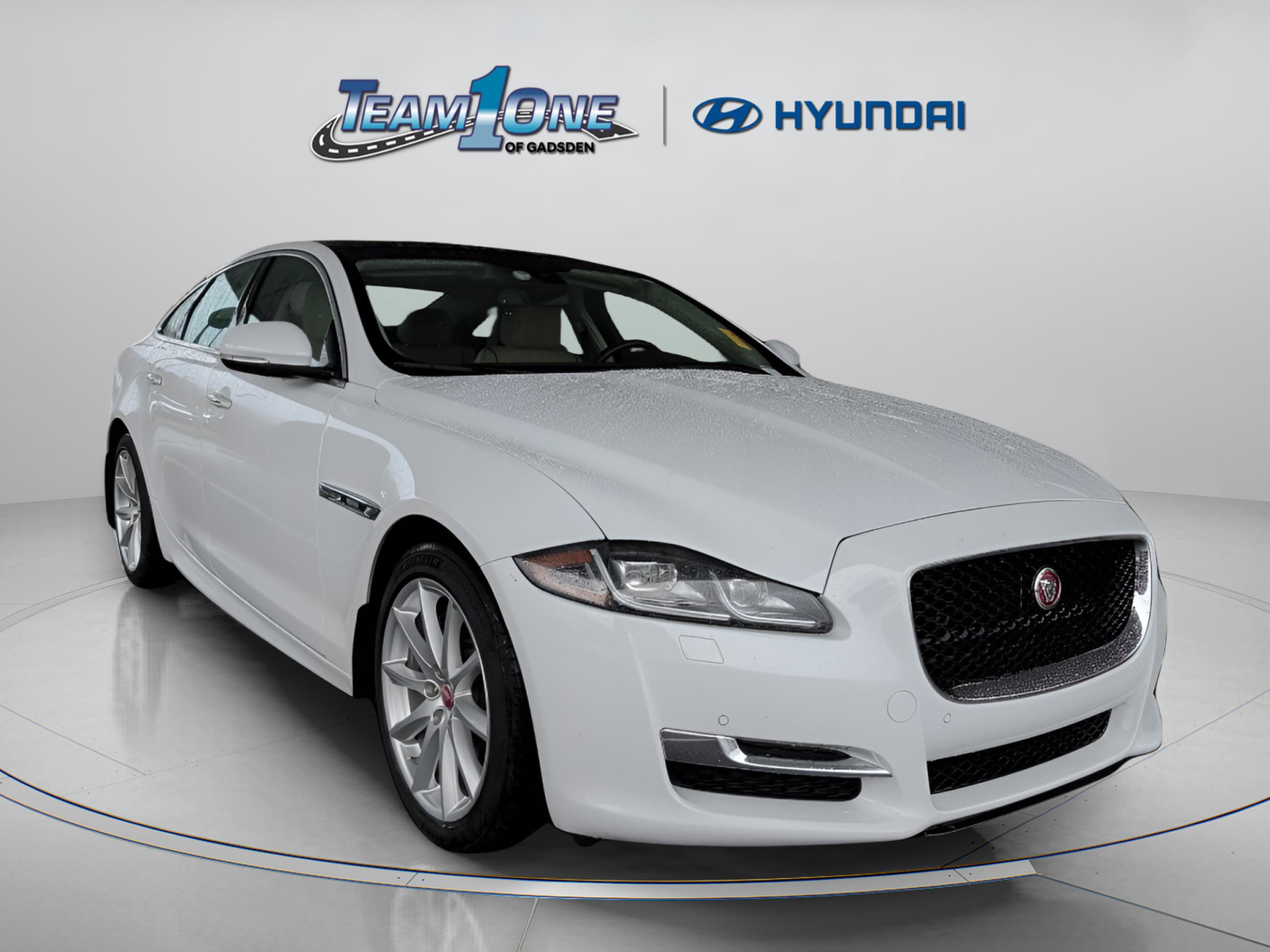 2017 Jaguar XJ R-Sport's photo