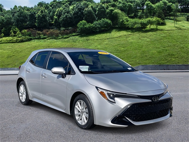 2024 Toyota Corolla Hatchback SE's photo