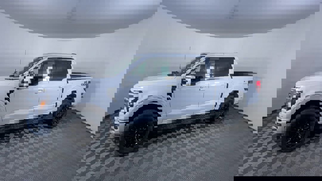 2025 Ford F-150 Lariat photo 3