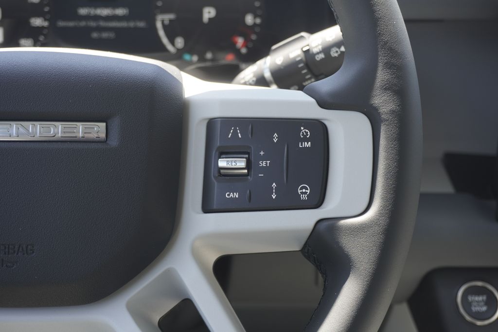 2025 Land Rover Defender 90 X-Dynamic SE photo 13