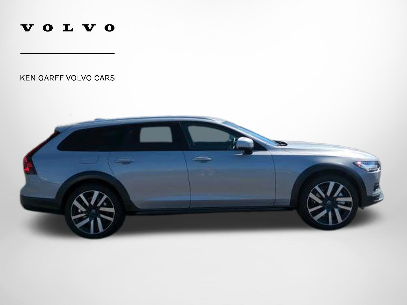 2025 Volvo V90 Cross Country photo 2