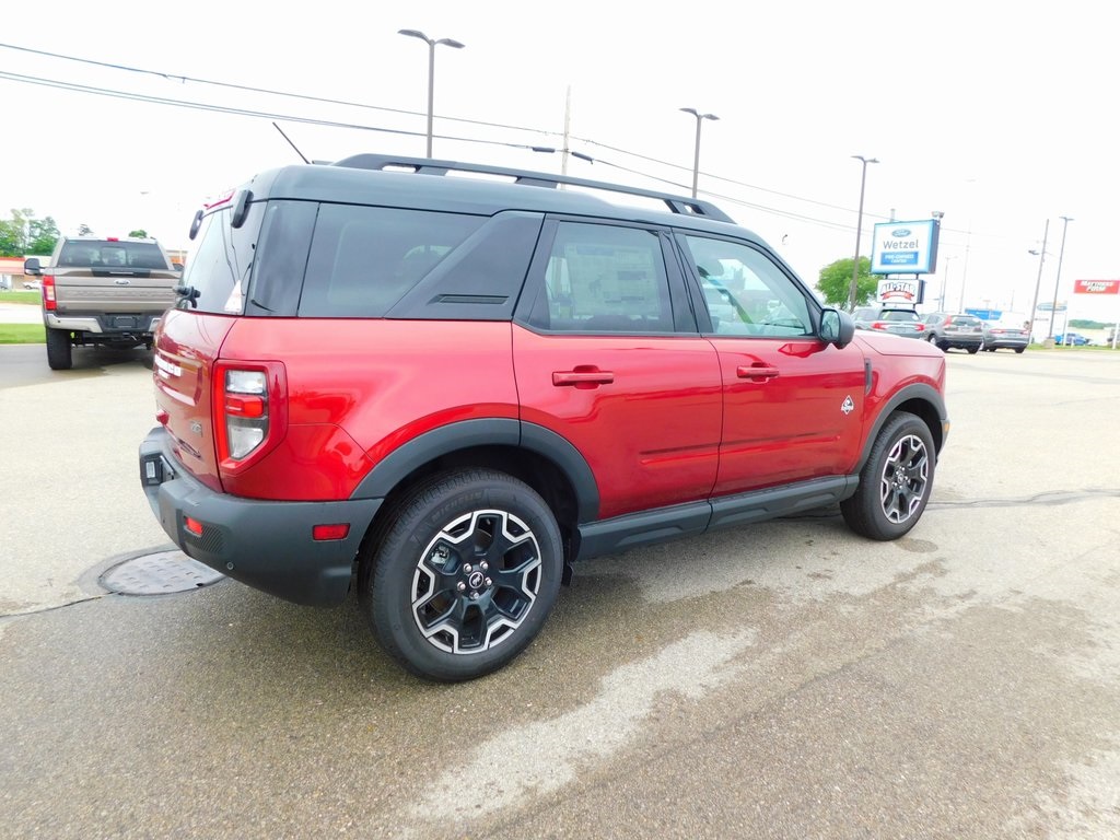 2025 Ford Bronco Sport Outer Banks photo 3