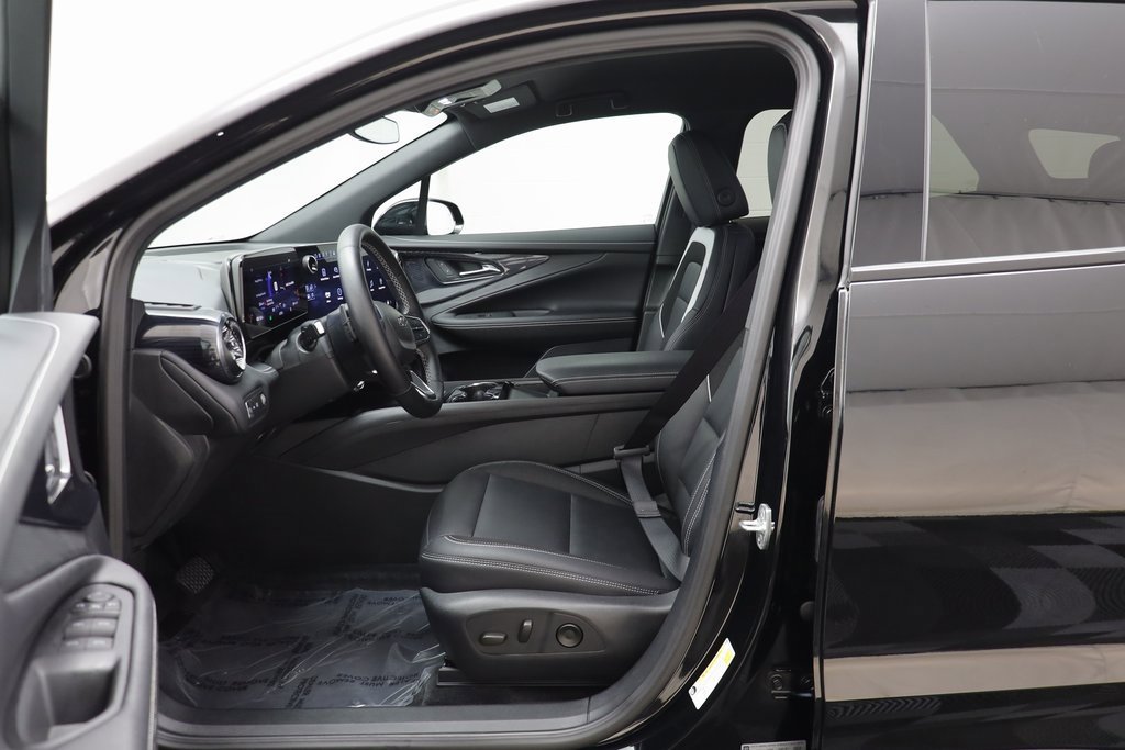 2025 Chevrolet Blazer EV photo 3