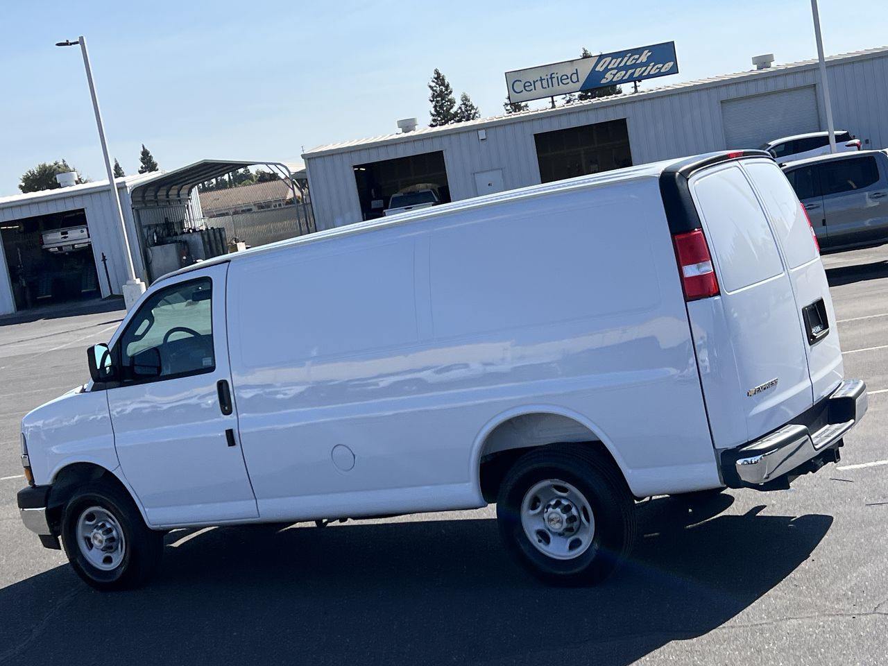 2025 Chevrolet Express Cargo 2500 photo 21