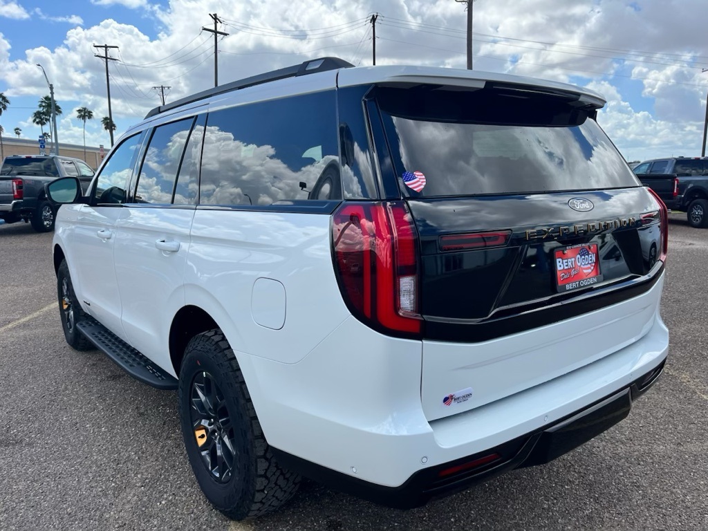 2025 Ford Expedition photo 5