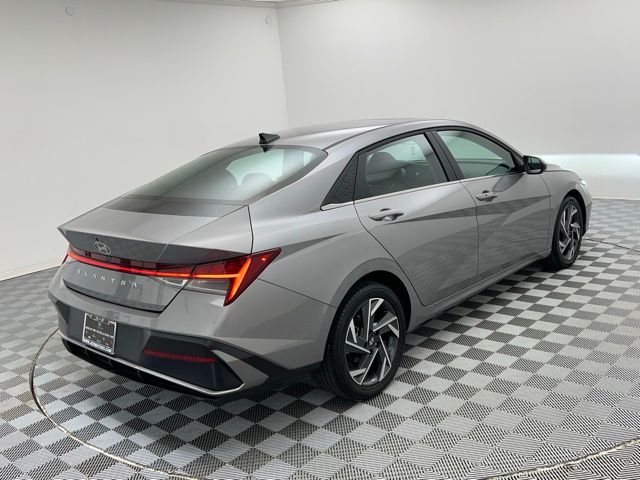 2025 Hyundai Elantra SEL Convenience photo 3
