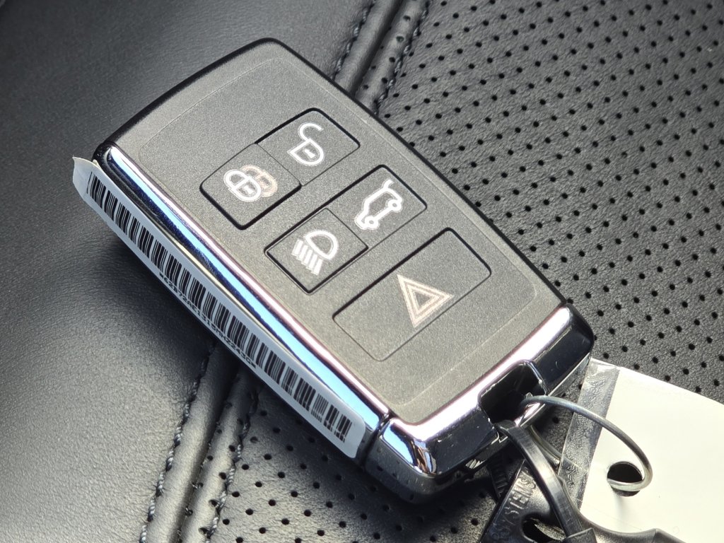 2023 Land Rover Defender 130 S photo 37