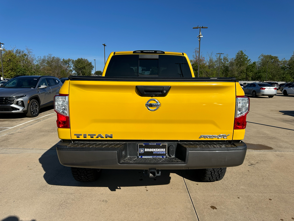 2017 Nissan Titan PRO-4X photo 3