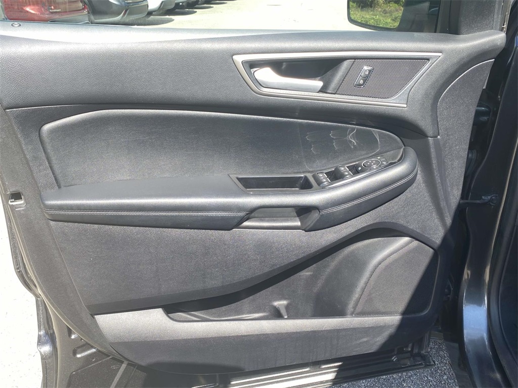 2020 Ford Edge SEL photo 12