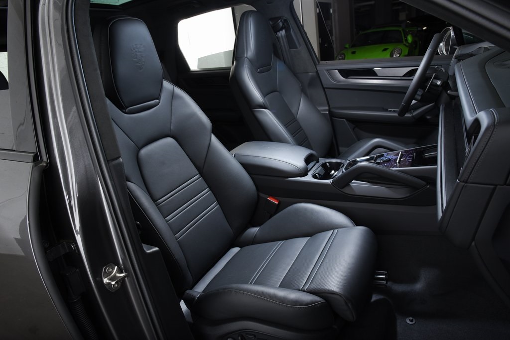 2025 Porsche Cayenne GTS photo 31