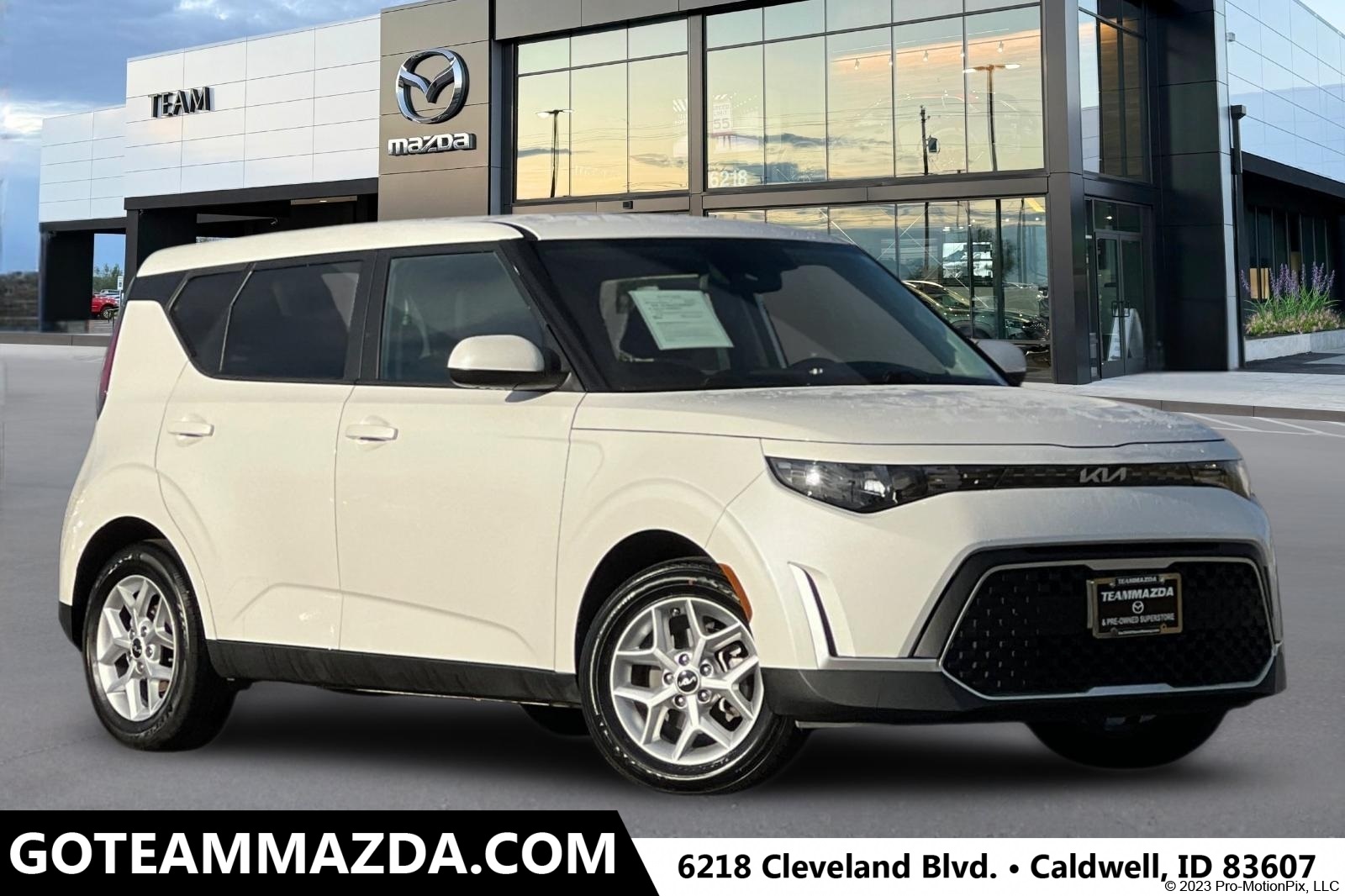 2024 Kia Soul LX's photo