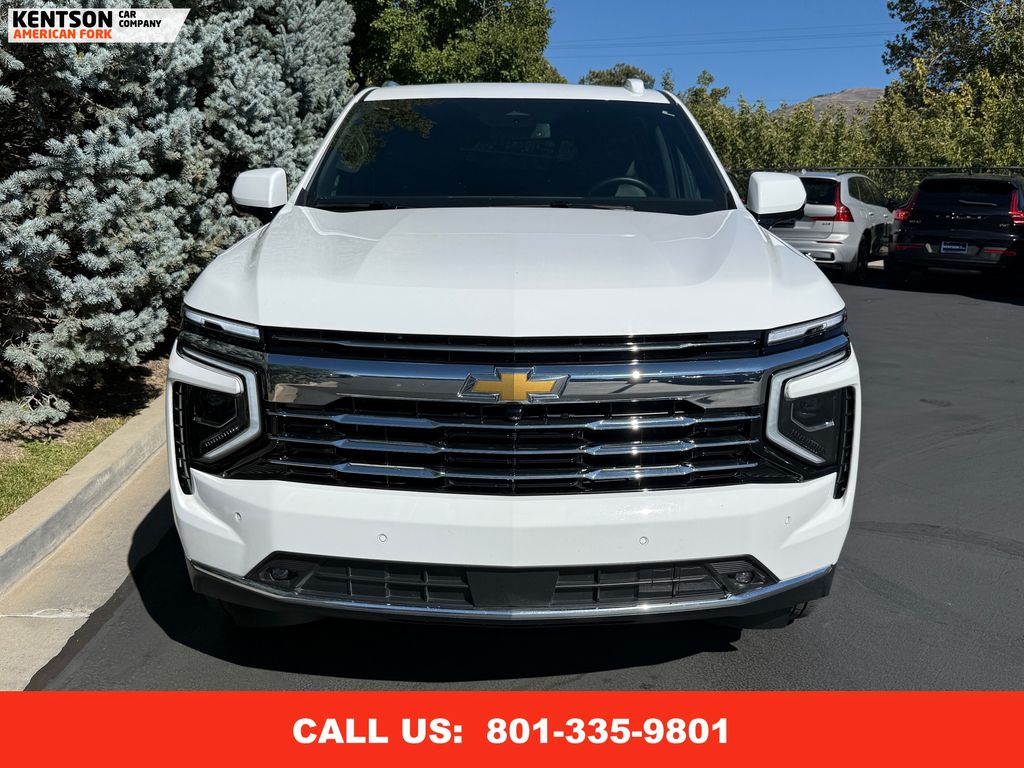 2025 Chevrolet Suburban LT photo 2