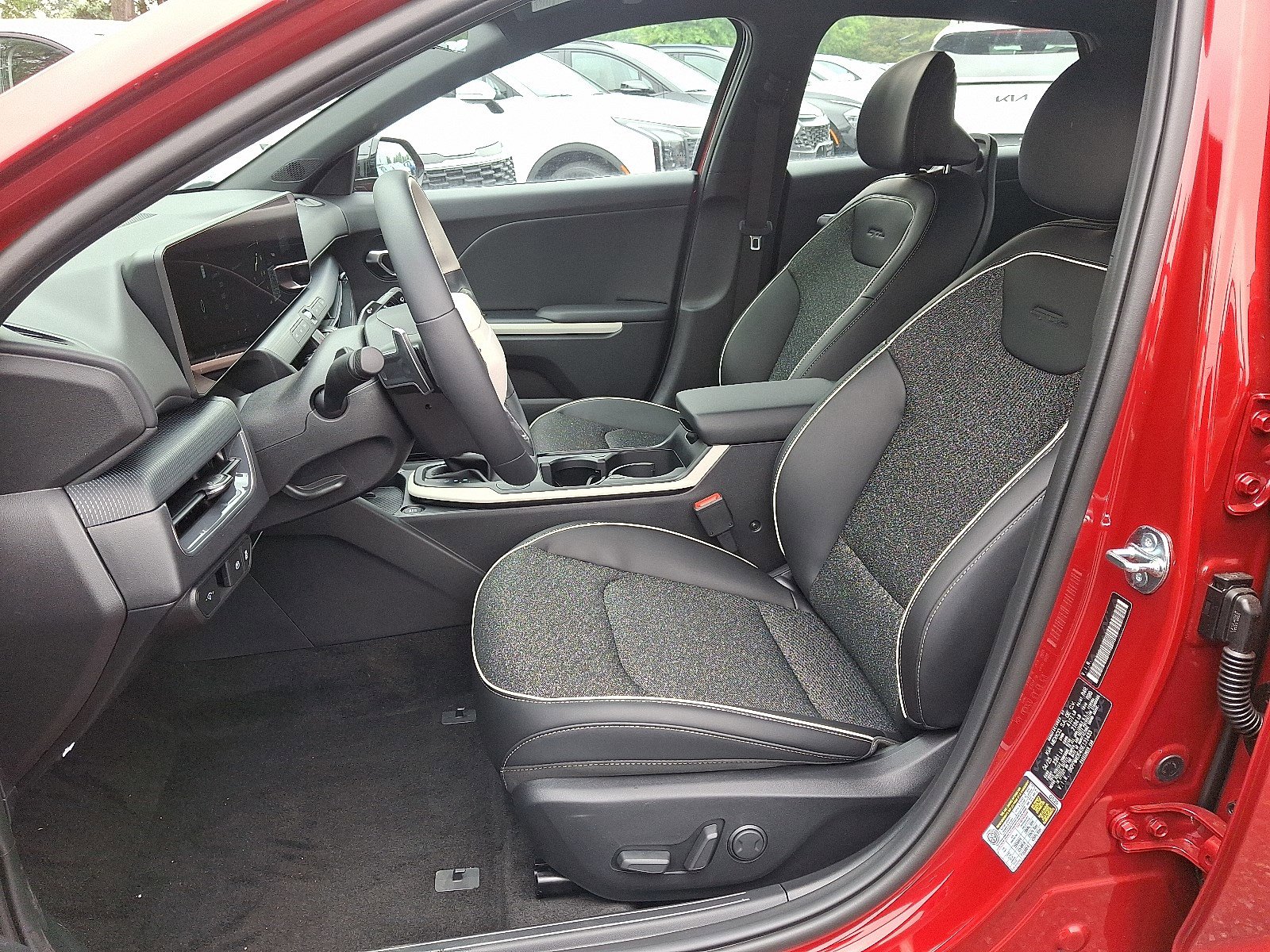 2025 Kia K4 GT-Line photo 12