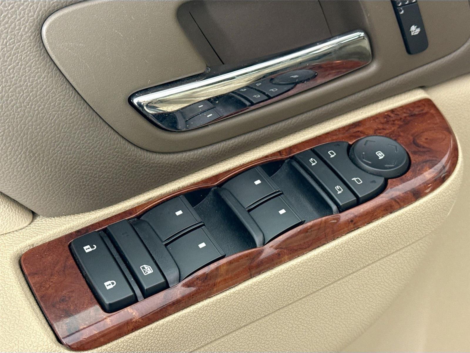2013 Chevrolet Tahoe LT photo 23