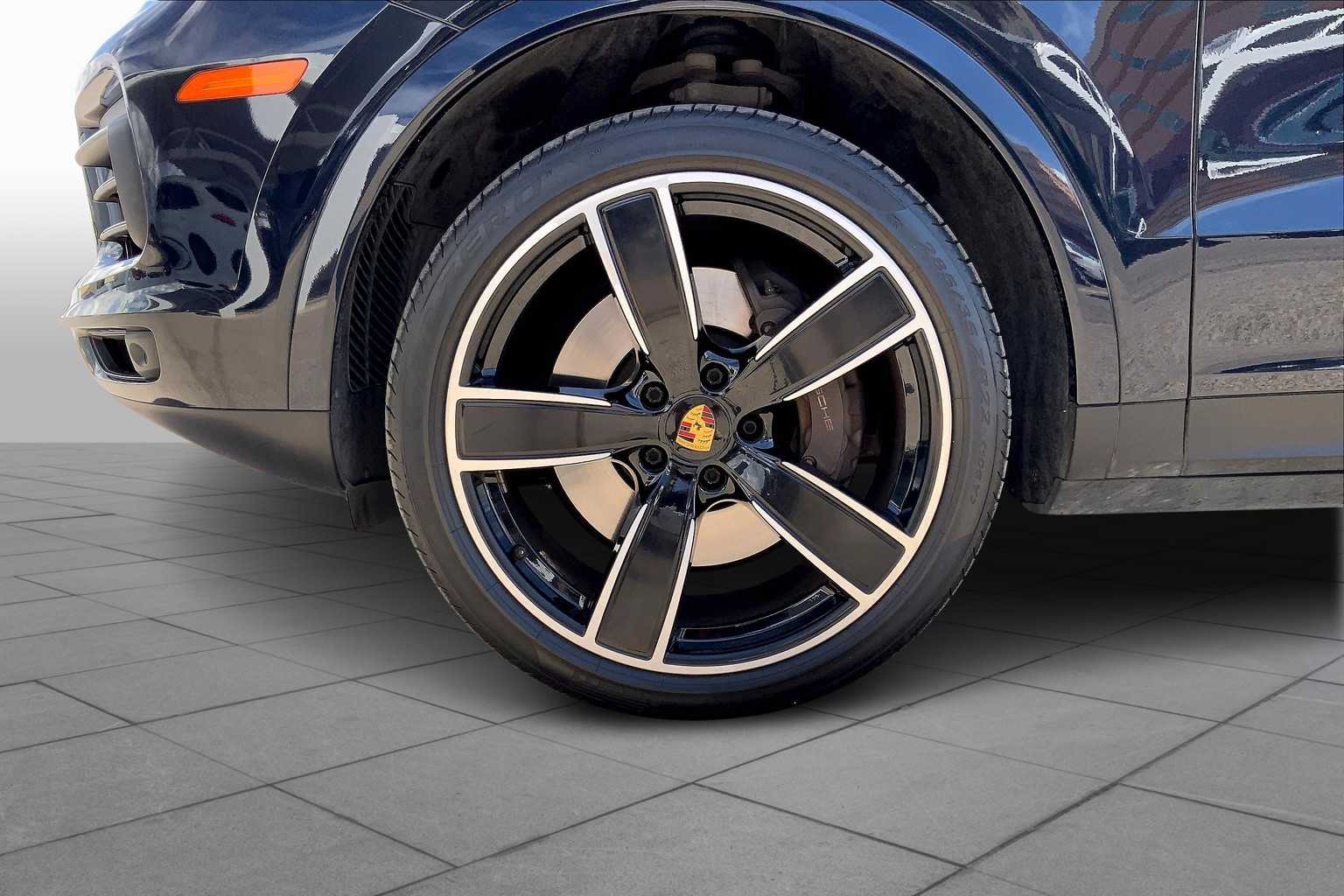 2022 Porsche Cayenne Base photo 10