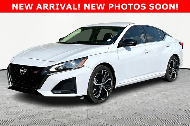 2024 Nissan Altima 2.5 SR photo 3