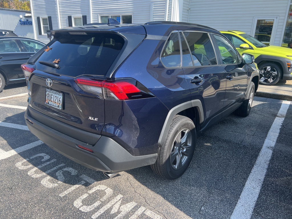 2024 Toyota RAV4 XLE photo 3