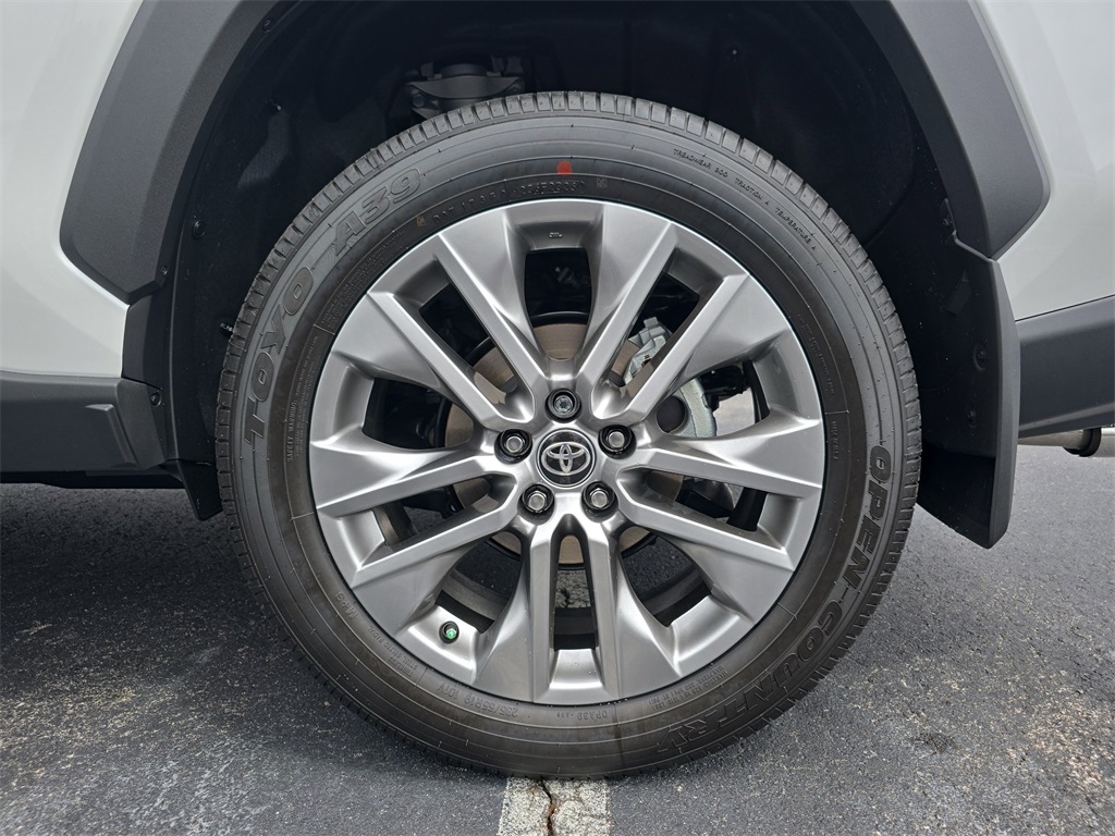 2025 Toyota RAV4 XLE Premium photo 33