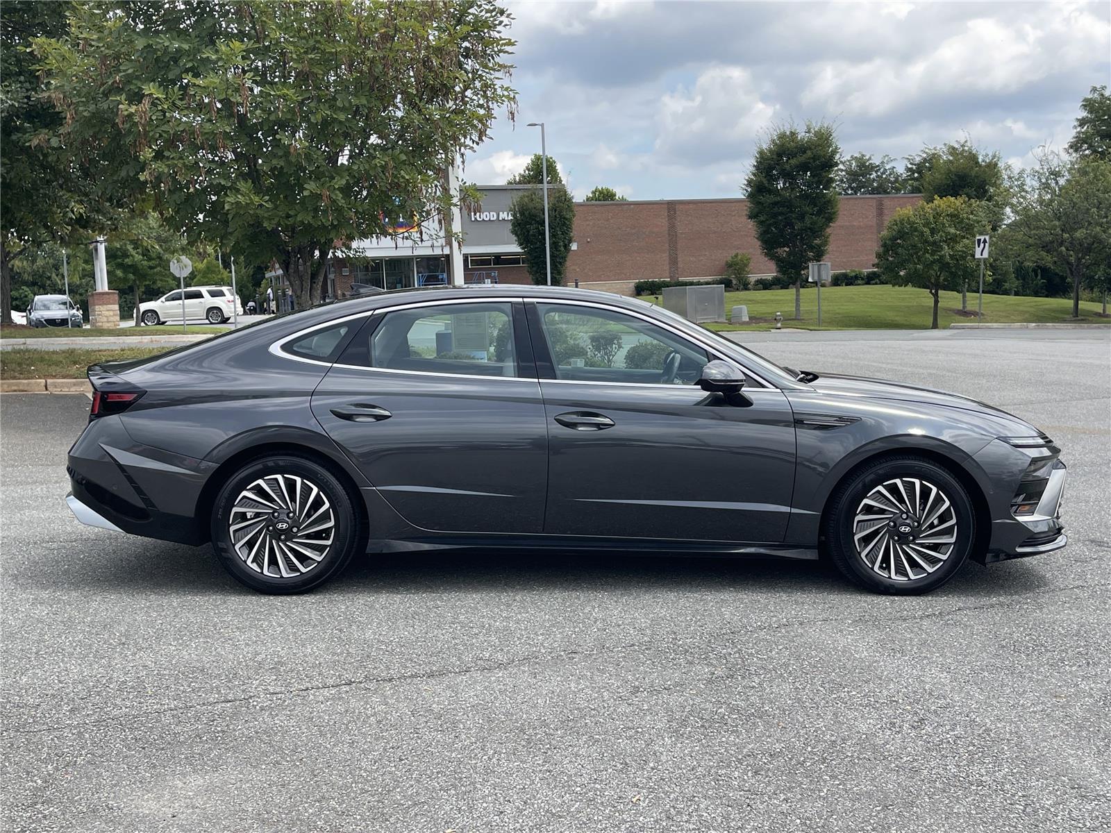 2025 Hyundai Sonata Hybrid Limited photo 3