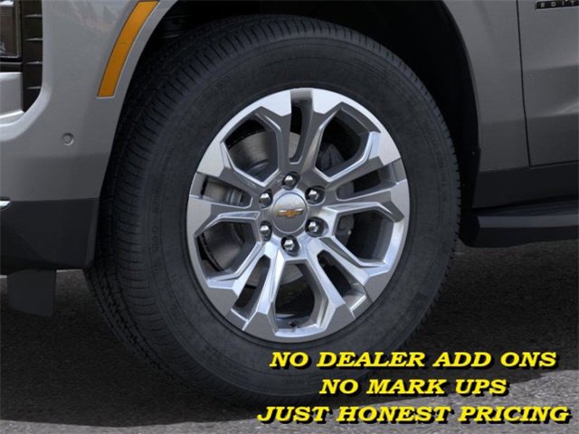 2025 Chevrolet Suburban LT photo 8