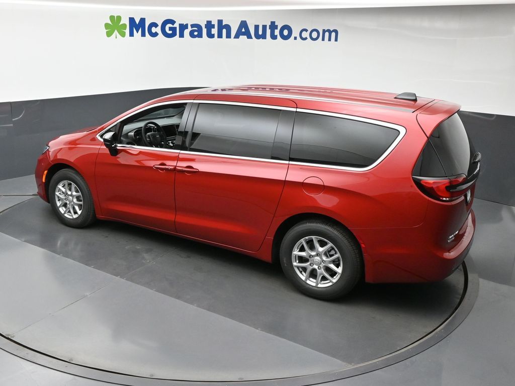 2026 Chrysler Pacifica photo 19