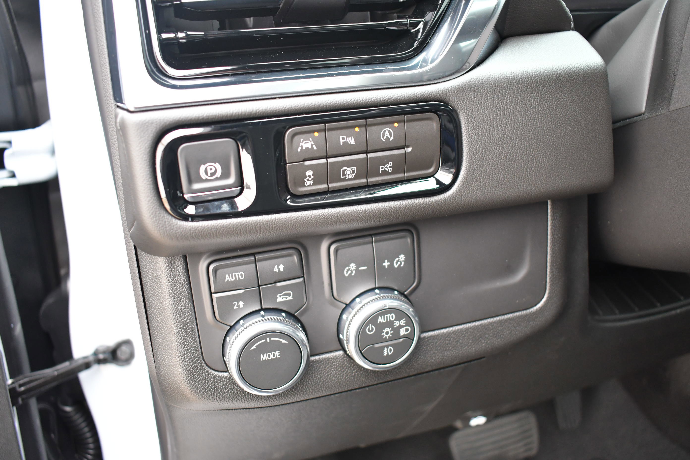 2026 Gmc Yukon Denali photo 4