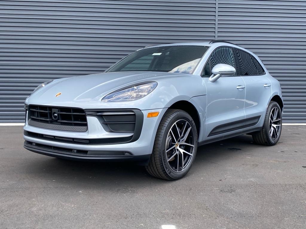 2025 Porsche Macan's photo