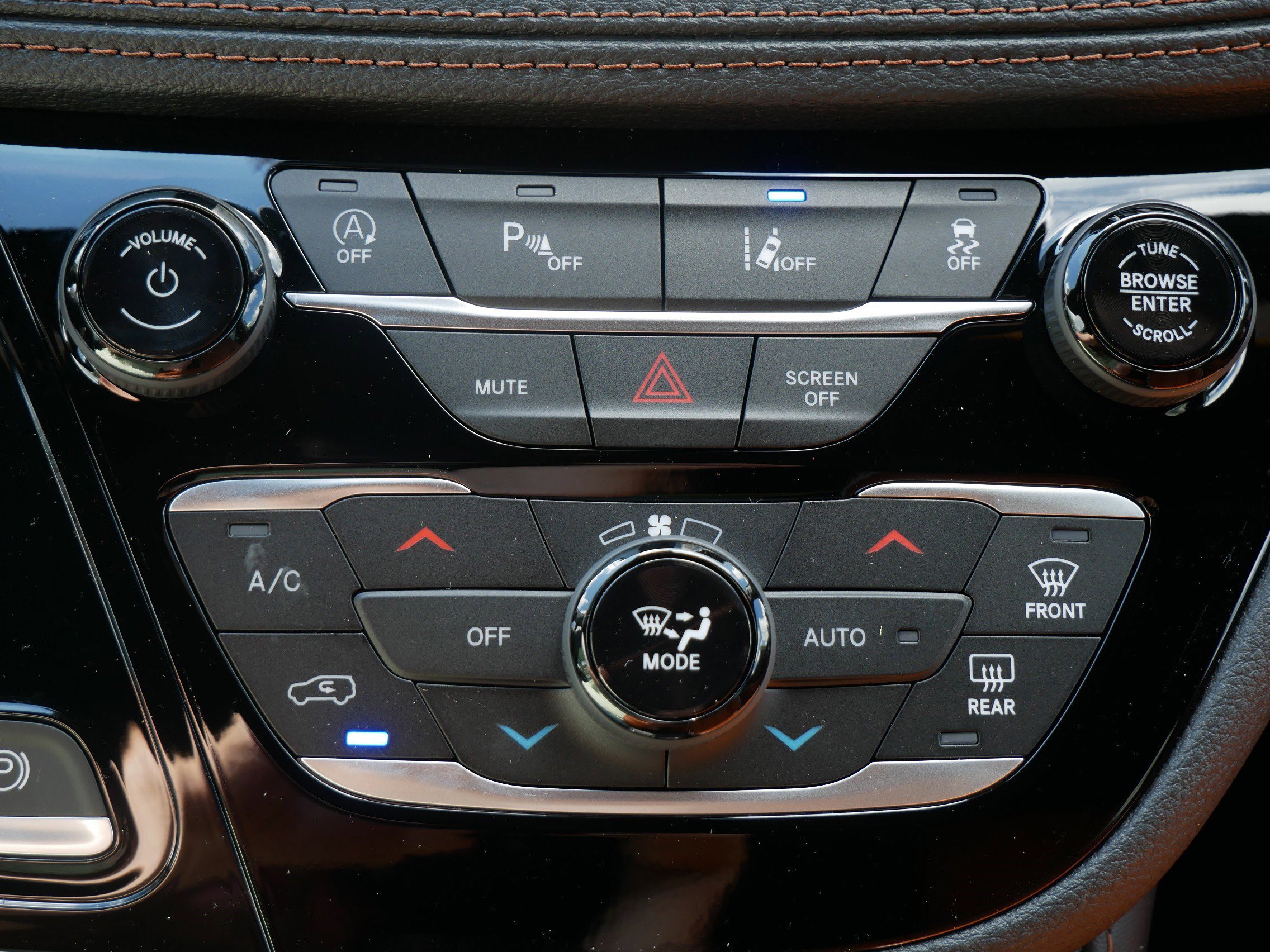 2026 Chrysler Pacifica Pinnacle photo 15