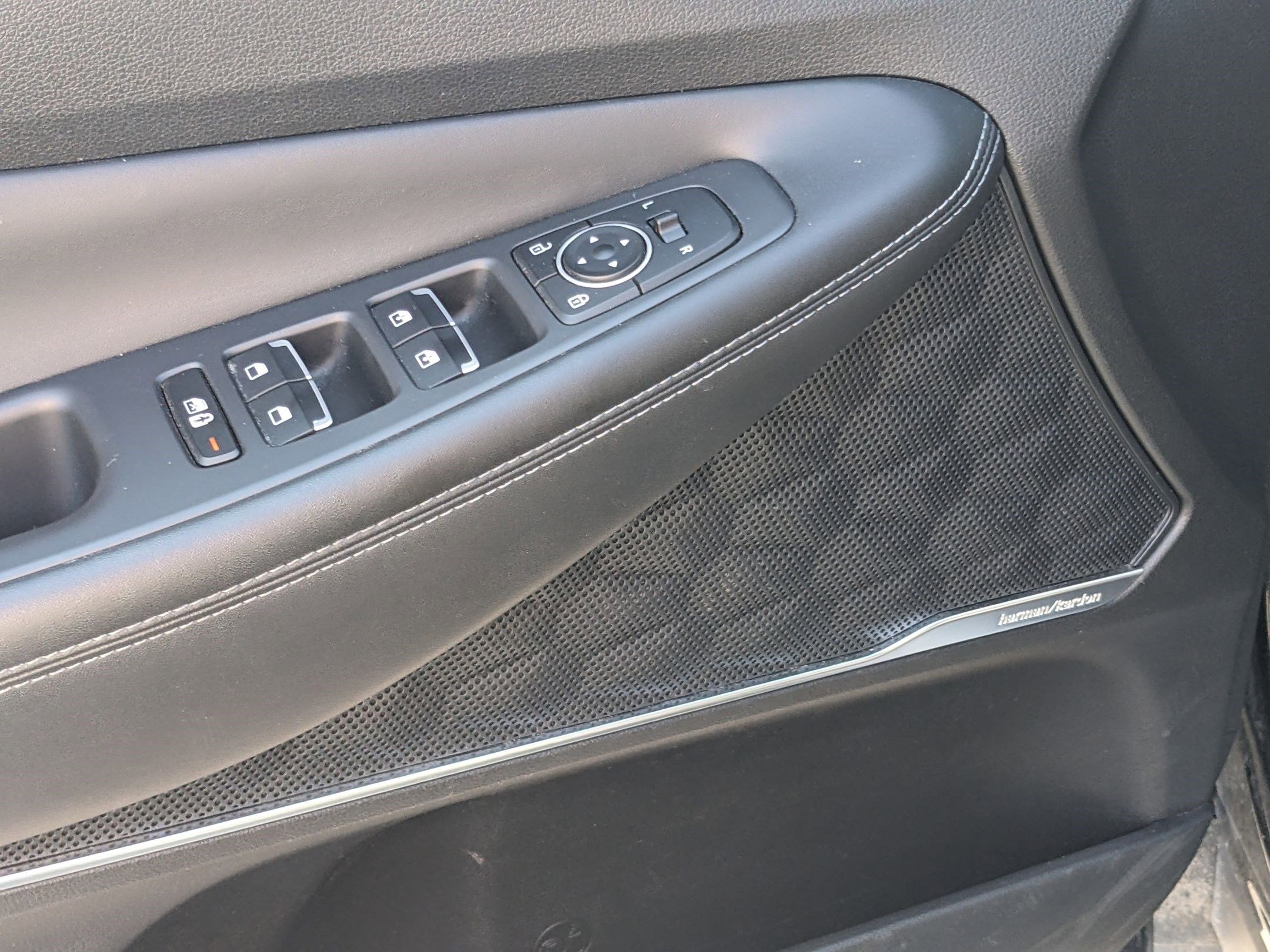 2023 Hyundai Santa Fe SEL Premium photo 11