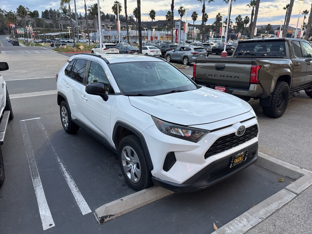 2019 Toyota RAV4 LE photo 2