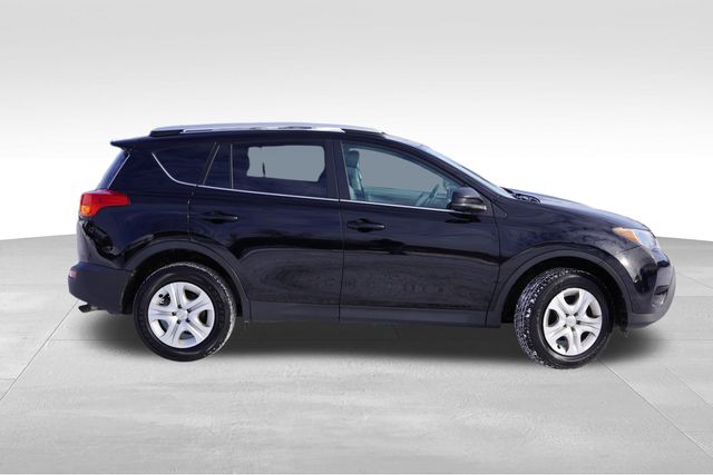 2013 Toyota RAV4 LE photo 3