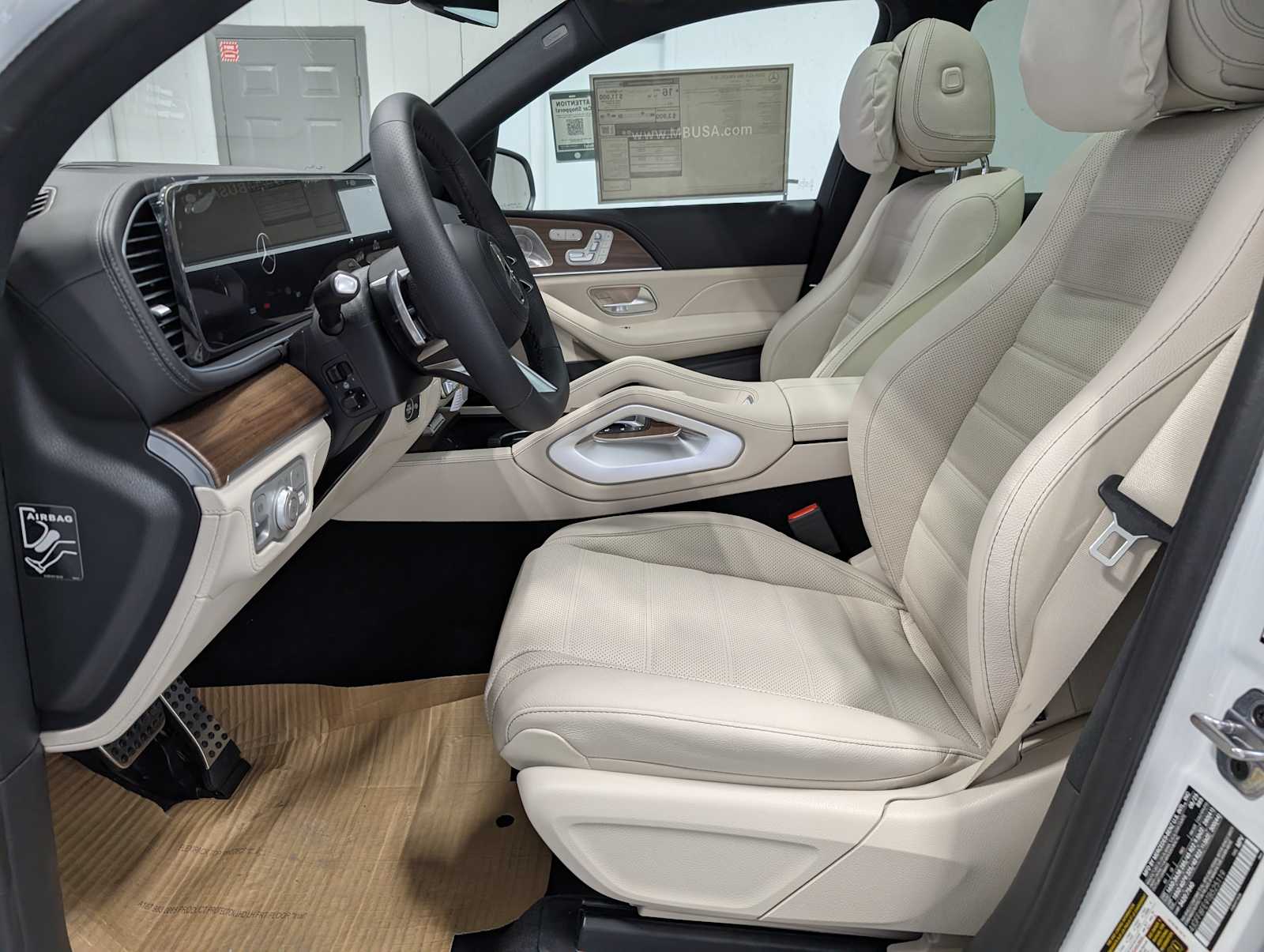 2026 Mercedes Benz GLS 580 4MATIC photo 3