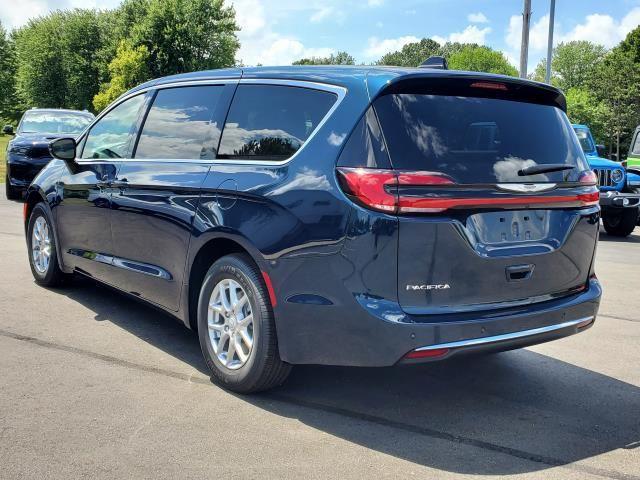 2025 Chrysler Pacifica photo 4