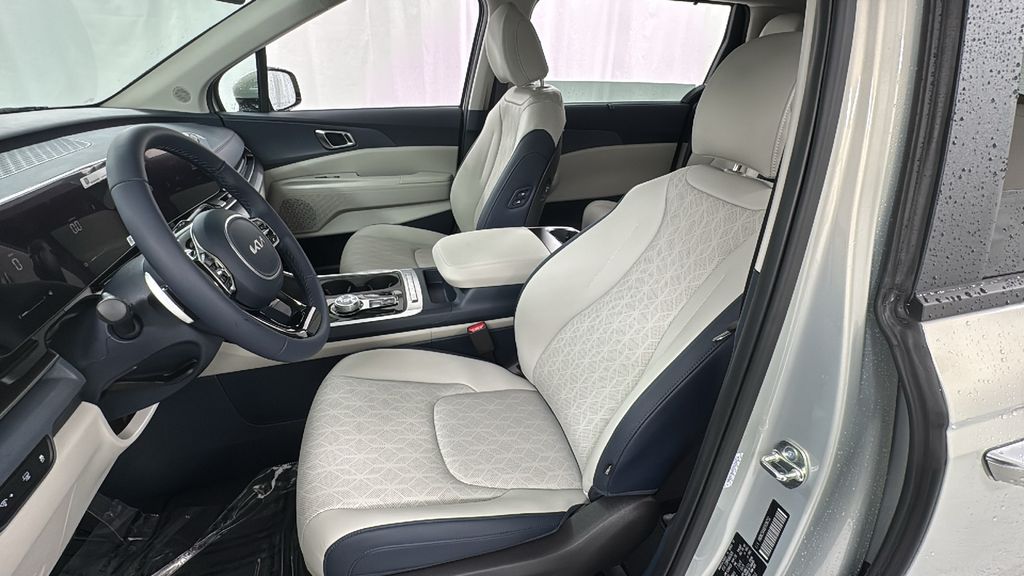 2026 Kia Carnival EX photo 10