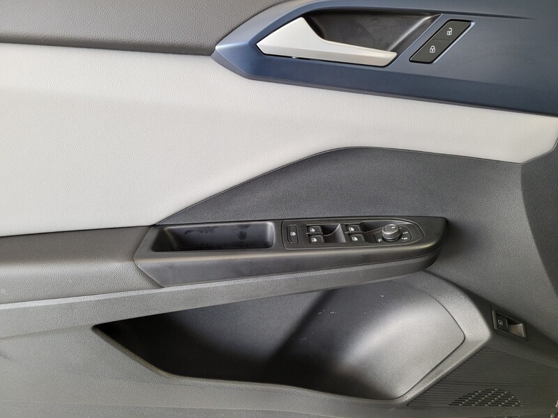 2023 Volkswagen Taos SE photo 36