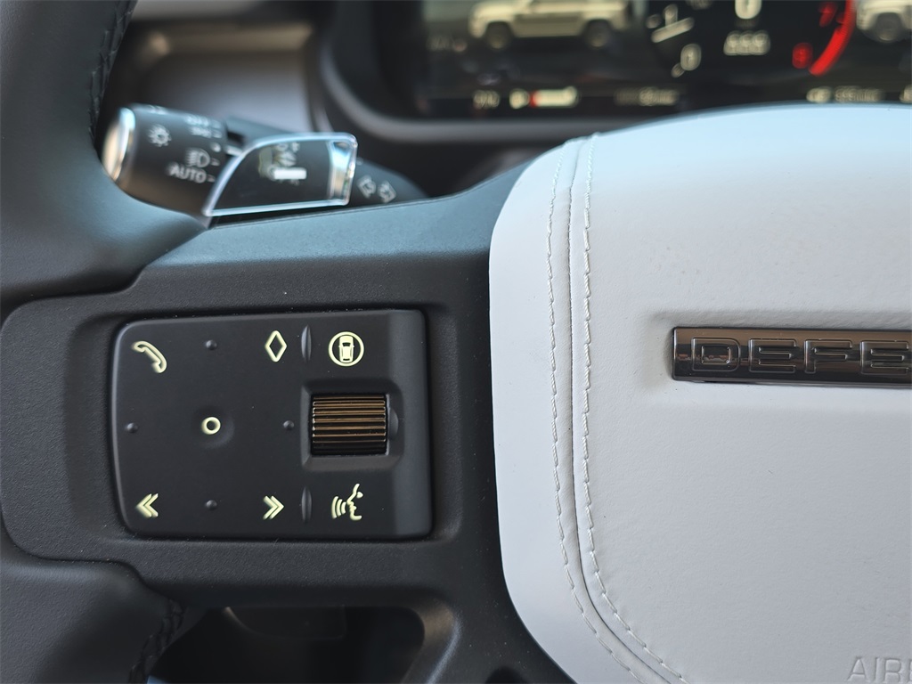 2025 Land Rover Defender 110 V8 photo 16