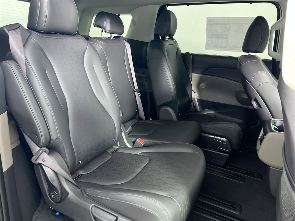2025 Kia Carnival EX photo 25
