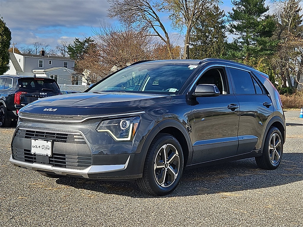 2023 Kia Niro EX photo 2