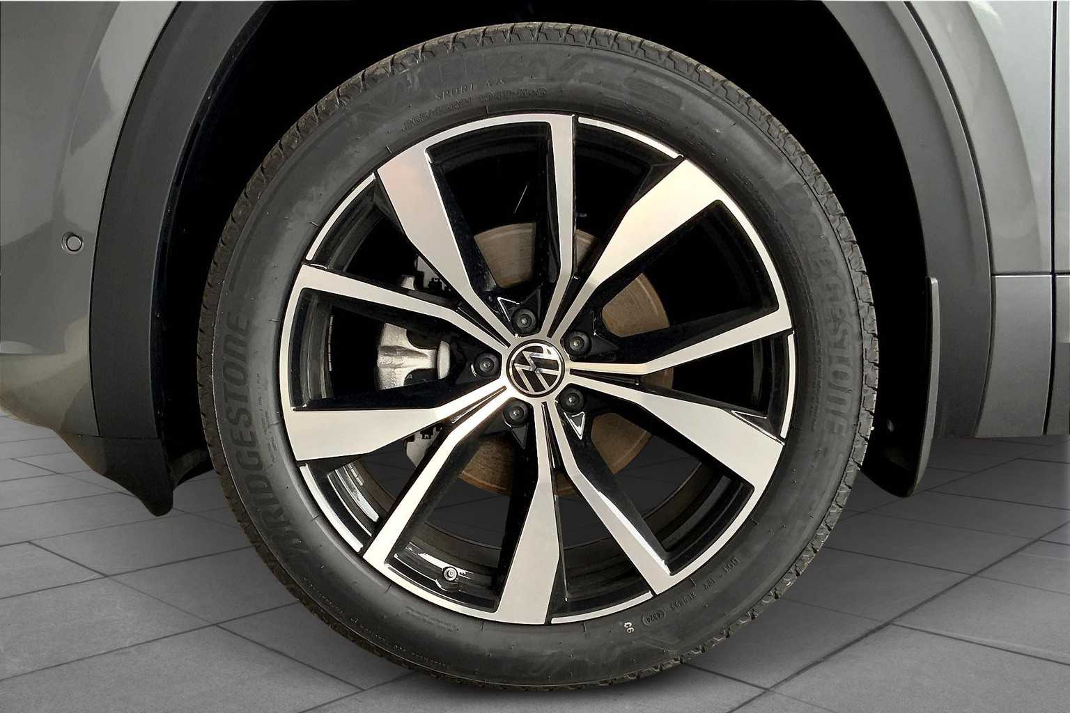 2025 Volkswagen Atlas SEL Premium R-Line photo 10