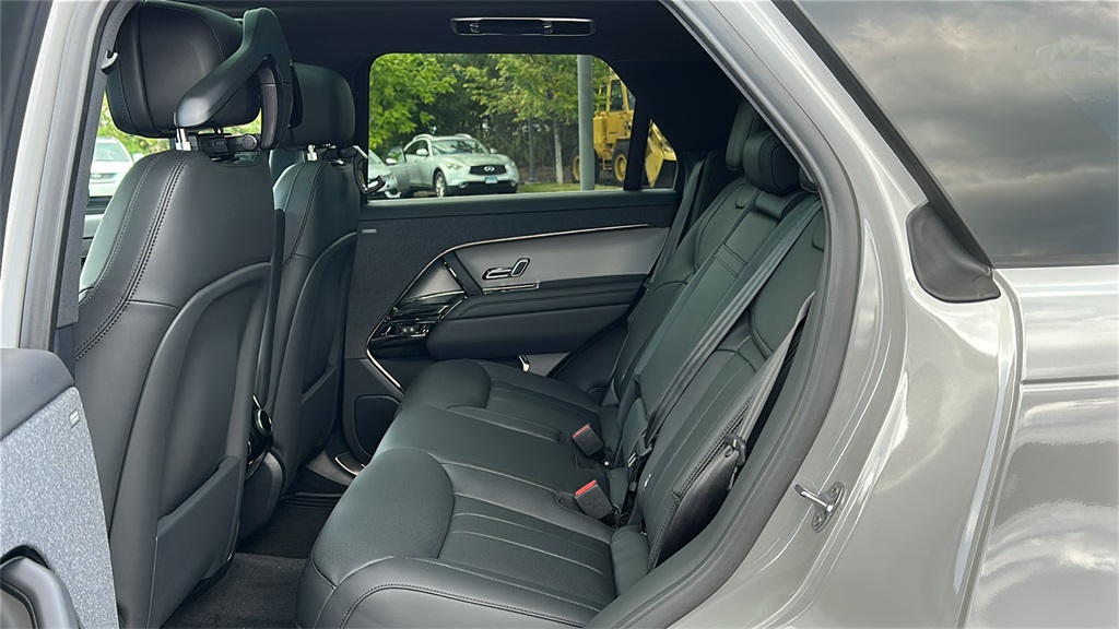 2025 Land Rover Range Rover Sport P360 SE photo 21