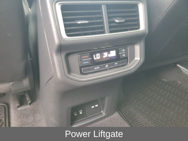 2024 Volkswagen Atlas Peak Edition SE Technology photo 4