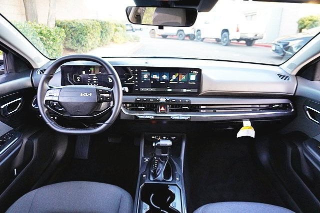 Used 2025 Black Kia EX image 16
