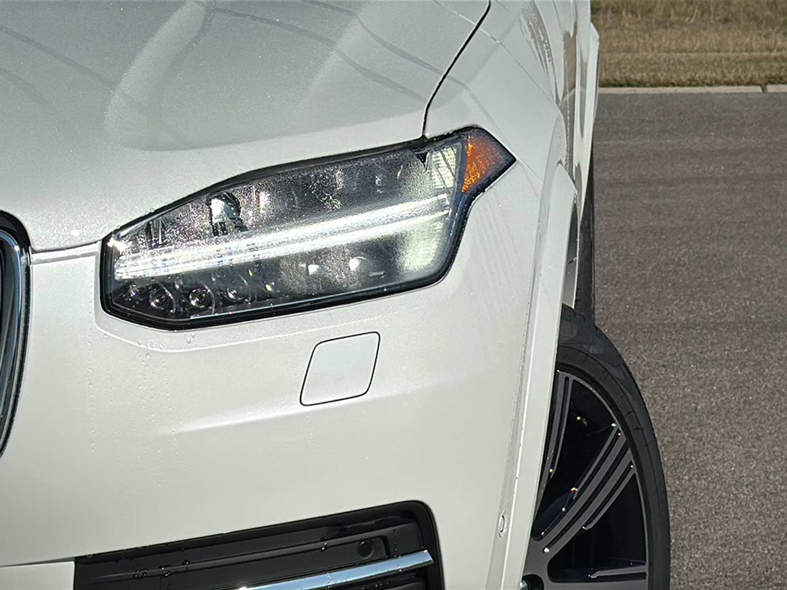 2025 Volvo XC90 AWD photo 2