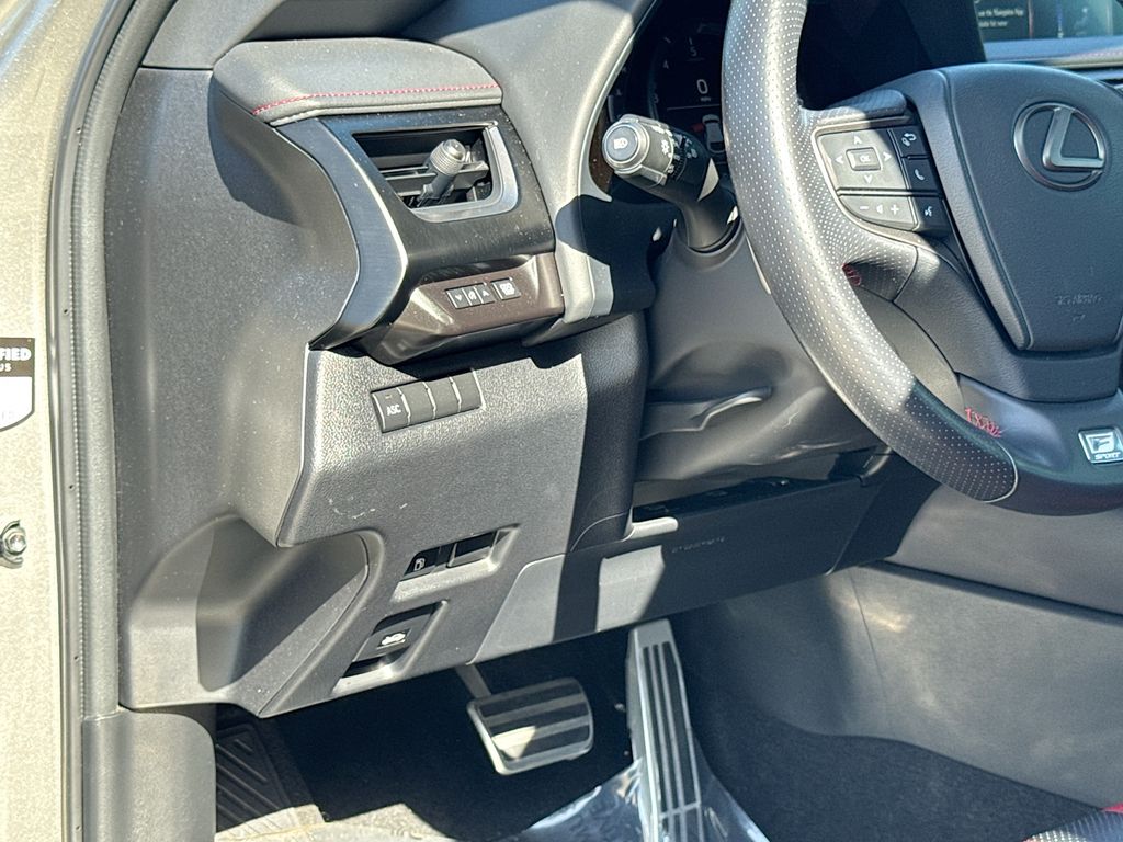 2022 Lexus UX 200 F SPORT photo 18