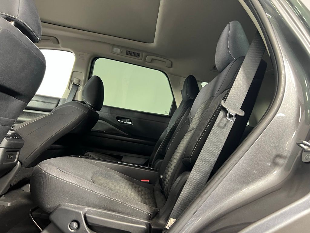 2022 Nissan Pathfinder SV photo 17