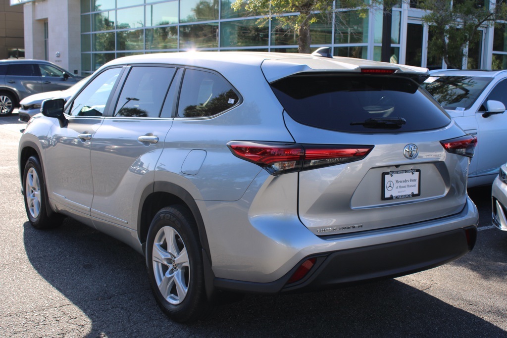 2023 Toyota Highlander L photo 8